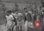 Standbild uns Kriegsgefangenen befreit von japanischen Gefängnis in Zweiten Weltkrieg Cabanatuan Philippinen, 1945, aus Sekunde 25 historischem Filmmaterial Videoclip 65675062318