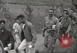 Standbild uns Kriegsgefangenen befreit von japanischen Gefängnis in Zweiten Weltkrieg Cabanatuan Philippinen, 1945, aus Sekunde 26 historischem Filmmaterial Videoclip 65675062318