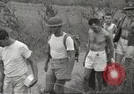 Standbild uns Kriegsgefangenen befreit von japanischen Gefängnis in Zweiten Weltkrieg Cabanatuan Philippinen, 1945, aus Sekunde 36 historischem Filmmaterial Videoclip 65675062318