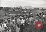 Standbild uns Kriegsgefangenen befreit von japanischen Gefängnis in Zweiten Weltkrieg Cabanatuan Philippinen, 1945, aus Sekunde 38 historischem Filmmaterial Videoclip 65675062318