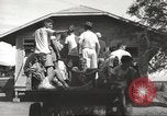 Immagine di Gli americani liberato dalla prigione giapponese arriva all'ospedale Guimba Nueva Ecija Filippine, 1945, secondo 9 filmato di repertorio 65675062321