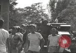 Immagine di Gli americani liberato dalla prigione giapponese arriva all'ospedale Guimba Nueva Ecija Filippine, 1945, secondo 12 filmato di repertorio 65675062321