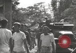 Immagine di Gli americani liberato dalla prigione giapponese arriva all'ospedale Guimba Nueva Ecija Filippine, 1945, secondo 13 filmato di repertorio 65675062321