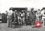 Immagine di Gli americani liberato dalla prigione giapponese arriva all'ospedale Guimba Nueva Ecija Filippine, 1945, secondo 25 filmato di repertorio 65675062321