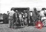 Immagine di Gli americani liberato dalla prigione giapponese arriva all'ospedale Guimba Nueva Ecija Filippine, 1945, secondo 26 filmato di repertorio 65675062321