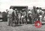 Immagine di Gli americani liberato dalla prigione giapponese arriva all'ospedale Guimba Nueva Ecija Filippine, 1945, secondo 27 filmato di repertorio 65675062321