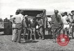 Immagine di Gli americani liberato dalla prigione giapponese arriva all'ospedale Guimba Nueva Ecija Filippine, 1945, secondo 28 filmato di repertorio 65675062321