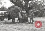 Immagine di Gli americani liberato dalla prigione giapponese arriva all'ospedale Guimba Nueva Ecija Filippine, 1945, secondo 39 filmato di repertorio 65675062321