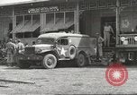 Immagine di Gli americani liberato dalla prigione giapponese arriva all'ospedale Guimba Nueva Ecija Filippine, 1945, secondo 46 filmato di repertorio 65675062321