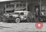 Immagine di Gli americani liberato dalla prigione giapponese arriva all'ospedale Guimba Nueva Ecija Filippine, 1945, secondo 47 filmato di repertorio 65675062321