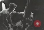 Immagine di Gli americani liberato dalla prigione giapponese arriva all'ospedale Guimba Nueva Ecija Filippine, 1945, secondo 53 filmato di repertorio 65675062321