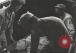 Immagine di Gli americani liberato dalla prigione giapponese arriva all'ospedale Guimba Nueva Ecija Filippine, 1945, secondo 55 filmato di repertorio 65675062321