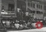 Immagine di Gli americani liberato dalla prigione giapponese arriva all'ospedale Guimba Nueva Ecija Filippine, 1945, secondo 60 filmato di repertorio 65675062321