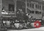 Immagine di Gli americani liberato dalla prigione giapponese arriva all'ospedale Guimba Nueva Ecija Filippine, 1945, secondo 61 filmato di repertorio 65675062321