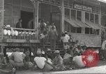 Immagine di Gli americani liberato dalla prigione giapponese arriva all'ospedale Guimba Nueva Ecija Filippine, 1945, secondo 62 filmato di repertorio 65675062321