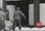 Standbild USA Soldaten Thionville Frankreich, 1945, aus Sekunde 52 historischem Filmmaterial Videoclip 65675062326