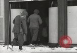 Standbild USA Soldaten Thionville Frankreich, 1945, aus Sekunde 56 historischem Filmmaterial Videoclip 65675062326