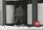 Standbild USA Soldaten Thionville Frankreich, 1945, aus Sekunde 57 historischem Filmmaterial Videoclip 65675062326