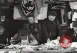 Immagine di Il francese operatori della Croce Rossa Thionville Francia, 1945, secondo 13 filmato di repertorio 65675062327