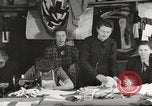 Immagine di Il francese operatori della Croce Rossa Thionville Francia, 1945, secondo 15 filmato di repertorio 65675062327