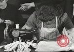 Immagine di Il francese operatori della Croce Rossa Thionville Francia, 1945, secondo 34 filmato di repertorio 65675062327