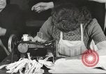 Immagine di Il francese operatori della Croce Rossa Thionville Francia, 1945, secondo 35 filmato di repertorio 65675062327