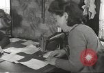 Immagine di Il francese operatori della Croce Rossa Thionville Francia, 1945, secondo 50 filmato di repertorio 65675062327