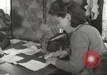 Immagine di Il francese operatori della Croce Rossa Thionville Francia, 1945, secondo 51 filmato di repertorio 65675062327