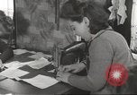 Immagine di Il francese operatori della Croce Rossa Thionville Francia, 1945, secondo 52 filmato di repertorio 65675062327
