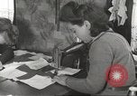Immagine di Il francese operatori della Croce Rossa Thionville Francia, 1945, secondo 54 filmato di repertorio 65675062327