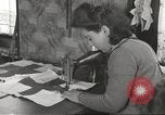 Immagine di Il francese operatori della Croce Rossa Thionville Francia, 1945, secondo 56 filmato di repertorio 65675062327