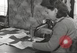 Immagine di Il francese operatori della Croce Rossa Thionville Francia, 1945, secondo 57 filmato di repertorio 65675062327