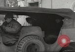 Standbild USA Offiziere Thionville Frankreich, 1945, aus Sekunde 10 historischem Filmmaterial Videoclip 65675062328