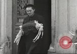 Standbild USA Offiziere Thionville Frankreich, 1945, aus Sekunde 26 historischem Filmmaterial Videoclip 65675062328