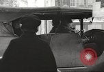 Standbild USA Offiziere Thionville Frankreich, 1945, aus Sekunde 33 historischem Filmmaterial Videoclip 65675062328