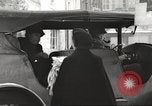 Standbild USA Offiziere Thionville Frankreich, 1945, aus Sekunde 34 historischem Filmmaterial Videoclip 65675062328