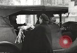 Standbild USA Offiziere Thionville Frankreich, 1945, aus Sekunde 35 historischem Filmmaterial Videoclip 65675062328