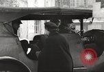 Standbild USA Offiziere Thionville Frankreich, 1945, aus Sekunde 36 historischem Filmmaterial Videoclip 65675062328