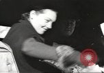 Standbild USA Offiziere Thionville Frankreich, 1945, aus Sekunde 42 historischem Filmmaterial Videoclip 65675062328