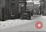 Standbild USA Offiziere Thionville Frankreich, 1945, aus Sekunde 55 historischem Filmmaterial Videoclip 65675062328