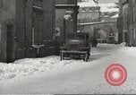 Standbild USA Offiziere Thionville Frankreich, 1945, aus Sekunde 56 historischem Filmmaterial Videoclip 65675062328