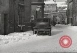Standbild USA Offiziere Thionville Frankreich, 1945, aus Sekunde 57 historischem Filmmaterial Videoclip 65675062328