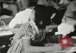 Immagine di Civili e studenti filippini Filippine, 1940, secondo 55 filmato di repertorio 65675062334