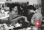 Image les femmes philippines Philippines, 1940, de la seconde 21 séquences d'archives historiques vidéo 65675062337