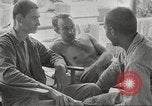 Standbild amerikanischen Kriegsgefangenen Philippinen, 1945, aus Sekunde 26 historischem Filmmaterial Videoclip 65675062342