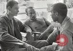 Standbild amerikanischen Kriegsgefangenen Philippinen, 1945, aus Sekunde 33 historischem Filmmaterial Videoclip 65675062342