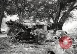 Standbild Amerikanische Rüstungsgüter die durch japanische in Philippinen Philippinen, 1942, aus Sekunde 8 historischem Filmmaterial Videoclip 65675062378