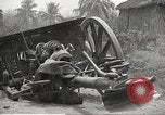 Standbild Amerikanische Rüstungsgüter die durch japanische in Philippinen Philippinen, 1942, aus Sekunde 11 historischem Filmmaterial Videoclip 65675062378