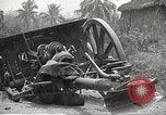 Standbild Amerikanische Rüstungsgüter die durch japanische in Philippinen Philippinen, 1942, aus Sekunde 12 historischem Filmmaterial Videoclip 65675062378