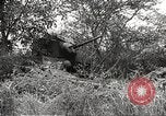 Standbild Amerikanische Rüstungsgüter die durch japanische in Philippinen Philippinen, 1942, aus Sekunde 17 historischem Filmmaterial Videoclip 65675062378